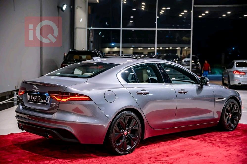جاكوار XE